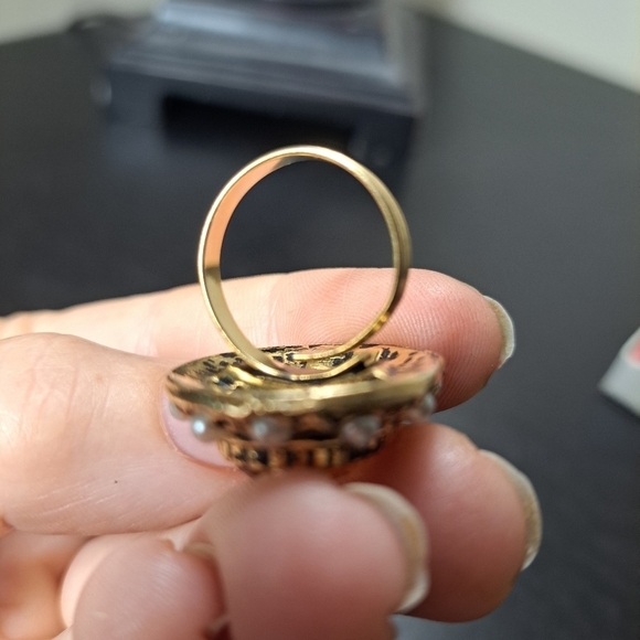 Vintage 1970's Karen Brent Adjustable Size Cocktail Ring. - Picture 7 of 7